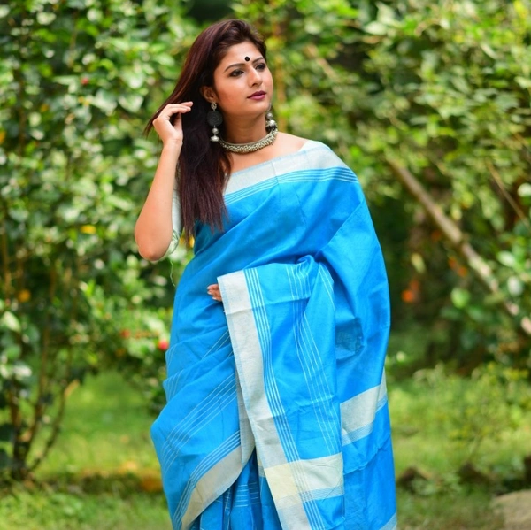 Isha Fab Rutrang_5 - Free, Bright Navy Blue