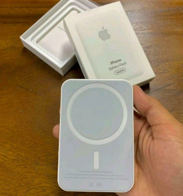 iPhone  Battery Pack - White