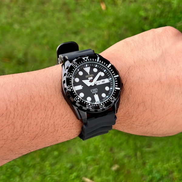 Seiko Men Watch - Black
