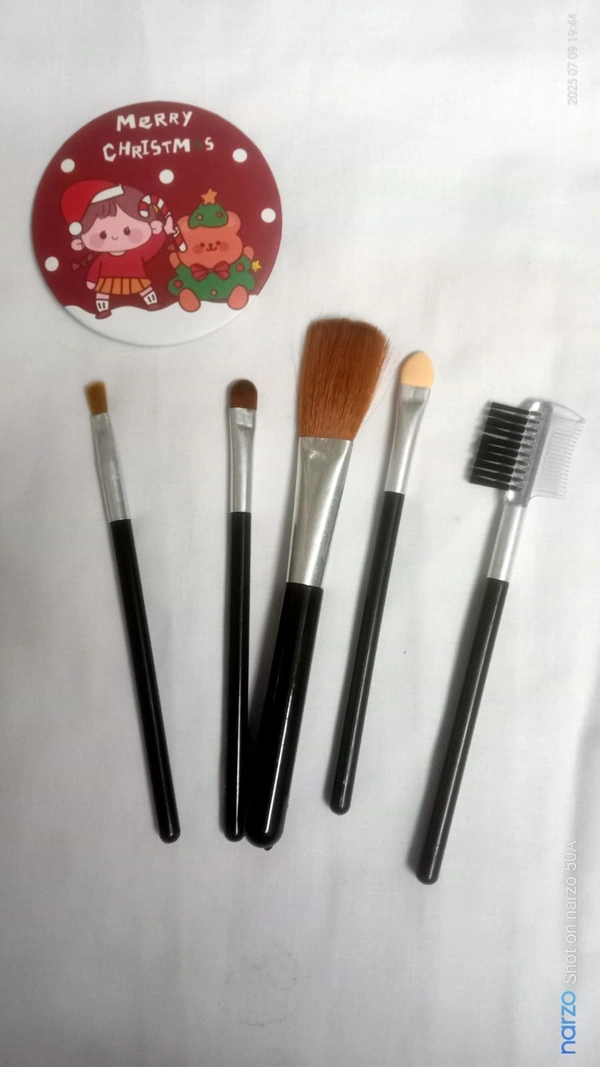 Makeup brush