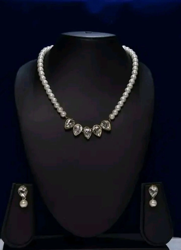 Women's Alloy Gold Plated Jewellery Set

