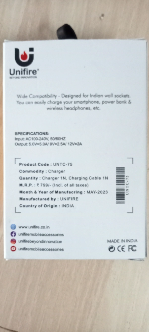UNTC 75 CHAGER 2.8A. - White