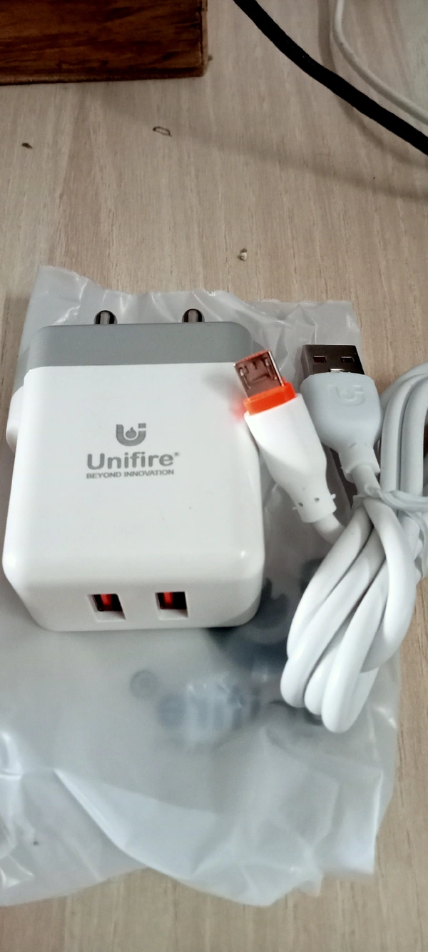 ANDROID CHARGER UNTC 93 3.8 AMP DUAL USB WITH DATA. CABLE  - White