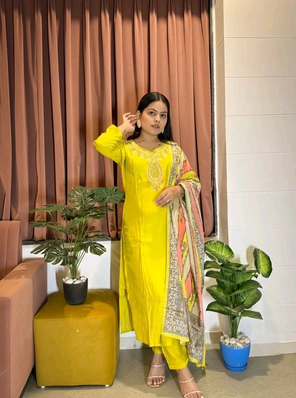 Gabatimes 𝑲𝑼𝑹𝑻𝑰 PANT 𝑾𝑰𝑻𝑯 𝑫𝑰𝑮𝑰𝑻𝑨𝑳 𝑷𝑹𝑰𝑵𝑻DETAILS  - 4XL