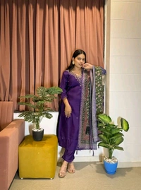 Gabatimes 𝑲𝑼𝑹𝑻𝑰 PANT 𝑾𝑰𝑻𝑯 𝑫𝑰𝑮𝑰𝑻𝑨𝑳 𝑷𝑹𝑰𝑵𝑻DETAILS  - XL