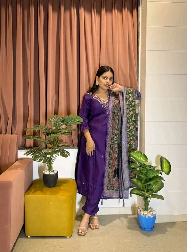 Gabatimes 𝑲𝑼𝑹𝑻𝑰 PANT 𝑾𝑰𝑻𝑯 𝑫𝑰𝑮𝑰𝑻𝑨𝑳 𝑷𝑹𝑰𝑵𝑻DETAILS  - XL