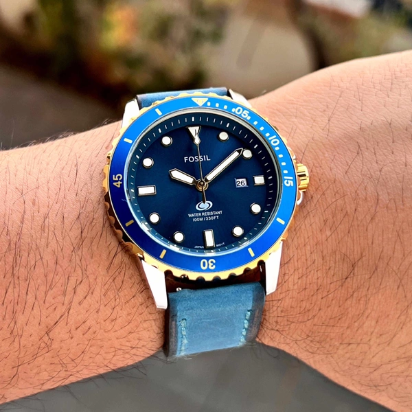Fossil  Purposeful design details define our time-honoured watch collection, Fossil Dive timepiece is expertly crafted with a brown LiteHide leather strap