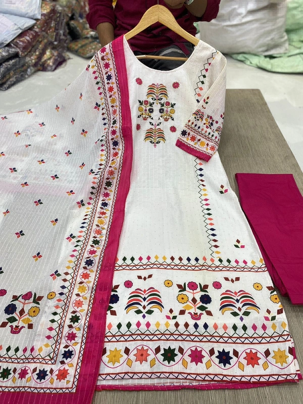 New Launching Beautiful printed Maslin kurta For Women  - Navy Blue, 3XL