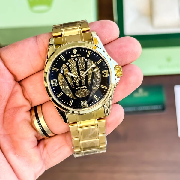 Classic style meets superp functional ;the iconic fluting found on many Rolex classic watches. Have a look on this timepiece - Gold