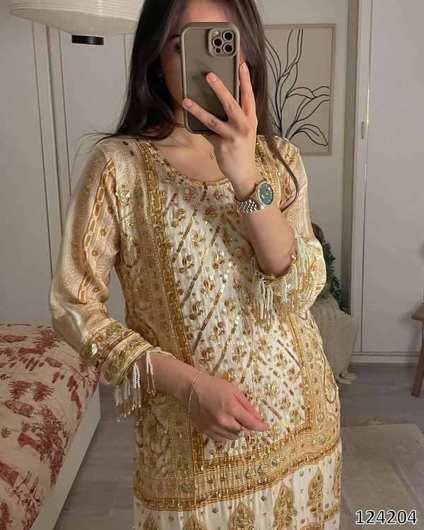 Murliwala Traders  Beautiful Kurta Set with Dupatta 