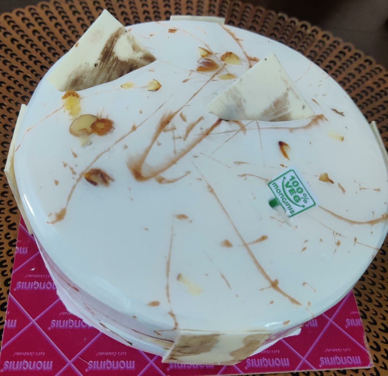 Are you a die hard fan of Rasmalai?😍🎂 Here's the most delicious cake from  Monginis! Celebrate special occasions with your favorite Indian dessert  fusion... | By Monginis PuneFacebook