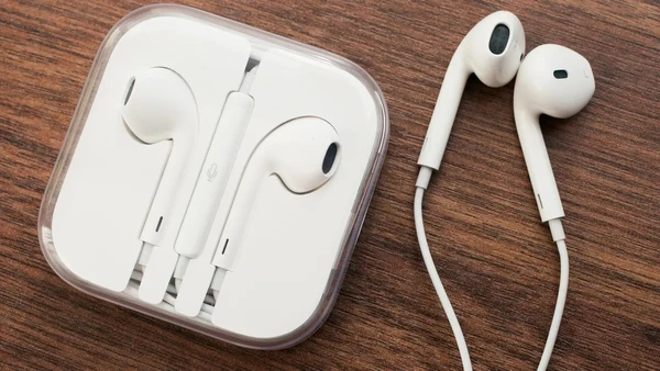 Lightning Earphones Compatible With Apple Devices - White