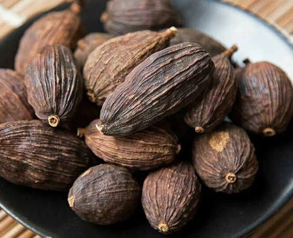 Black Cardamom Or Badi Elaichi Bold Quality 100gm