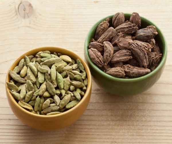 Black Cardamom Or Badi Elaichi Bold Quality 100gm