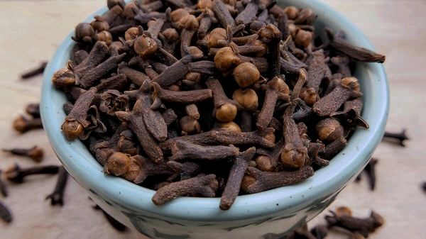 Whole Clove (Laung) - 100gm Packet 