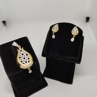 Pendent Set