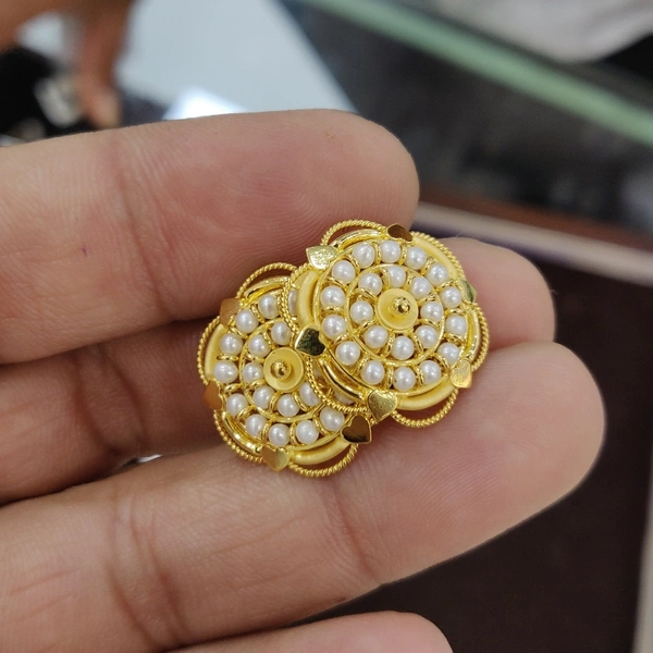 Round Studs