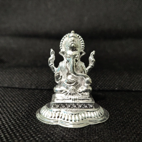Silver Ganpati Solid Idol - Weight: 18gms / Height: 4cm