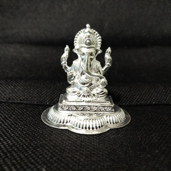 Silver Ganpati Solid Idol - Weight: 35gms / Height: 5cm