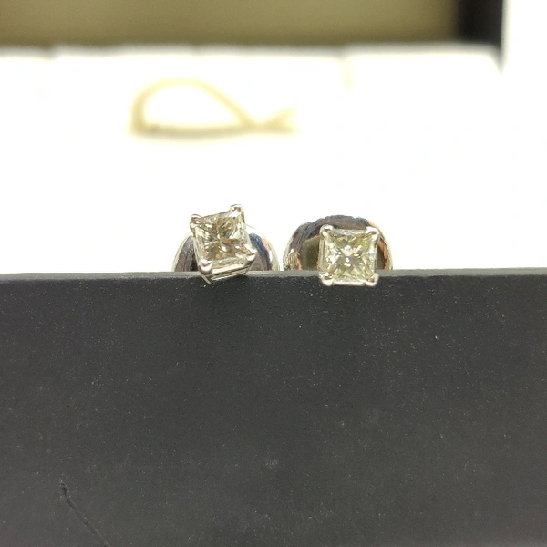 DIAMOND STUD 
