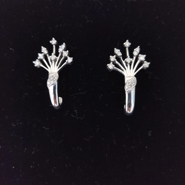 White GOLD DIAMOND STUDS