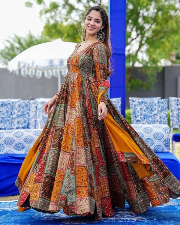 Azorte Fashion Fox Georgette Maxi Gown with Digital Floral Print & Dupatta - L (40)