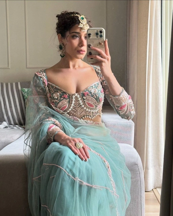 Azorte Fashion Premium Net Saree – Embroidery, Sequins & Hand Diamond Work (With Silk Inner)