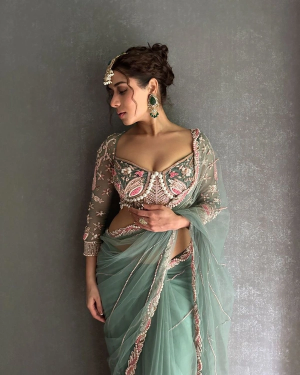 Azorte Fashion Premium Net Saree – Embroidery, Sequins & Hand Diamond Work (With Silk Inner)