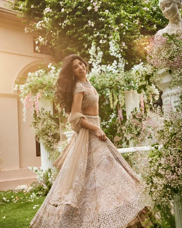 Azorte Fashion Elegant Premium Net Lehenga with Heavy Sequins & Dori Work – 3.5 M Flair