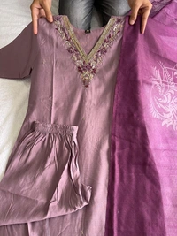 Azorte Fashion Elegant Ice Wine Kurti Set – Hand Embroidery & Chanderi Digital Print Dupatta - M (38)