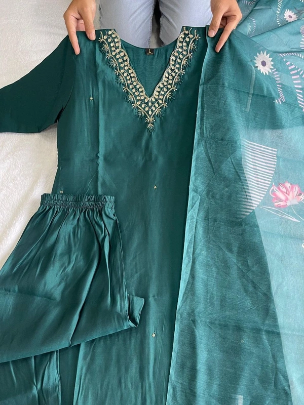 Azorte Fashion Dark Rama Kurti Set – Premium Roman Silk with Hand Embroidery & Heavy Chanderi Digital Print Dupatta - L (40)