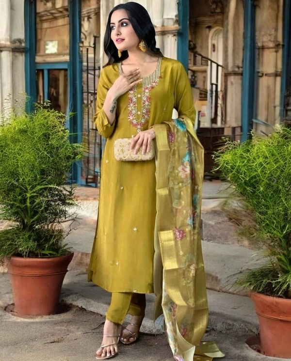 Azorte Fashion Luxury Roman Silk Embroidered Kurti Set – Jacquard Digital Print Dupatta - XL (42)