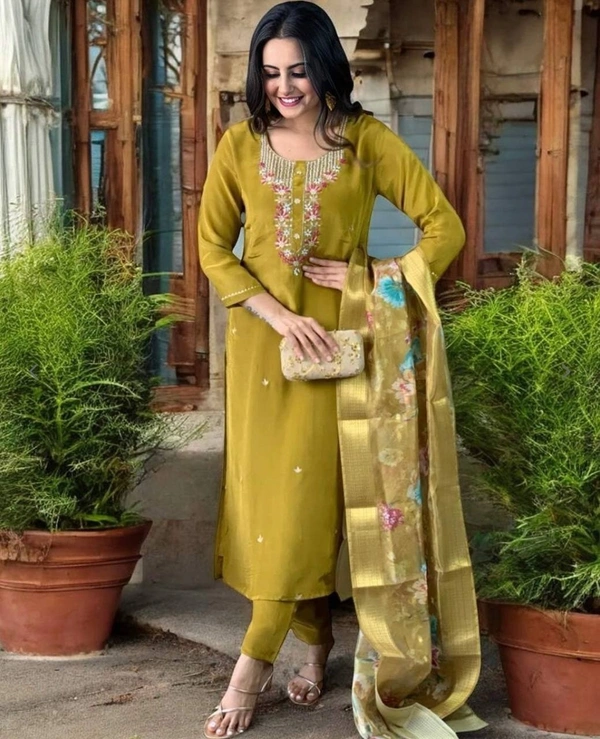 Azorte Fashion Luxury Roman Silk Embroidered Kurti Set – Jacquard Digital Print Dupatta - XL (42)