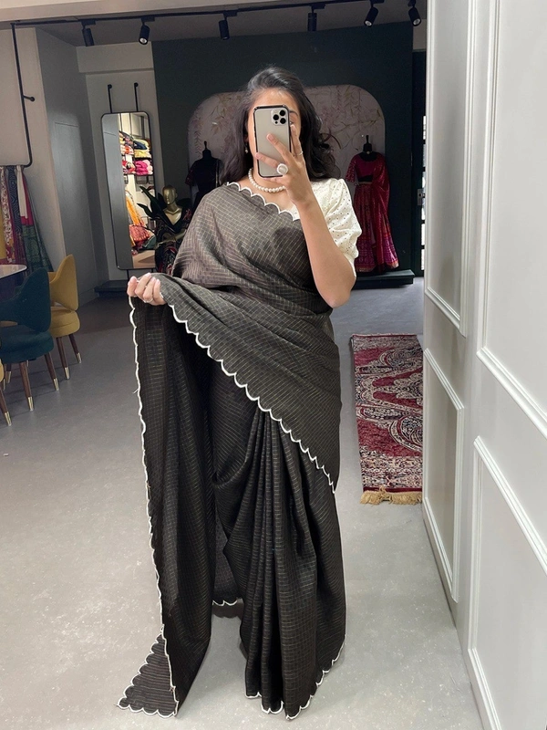 Azorte Fashion Arca Work Gadhawal Chex Saree | Lucknowi Work Blouse | Traditional Elegance - Adjustable from 36" to 42