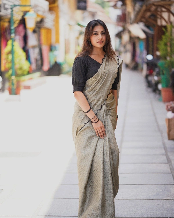 Azorte Fashion Premium Gadhwal Chex Saree | Arca Work & Lucknowi Blouse | Elegant Drapes - Adjust up to 36" to 42"