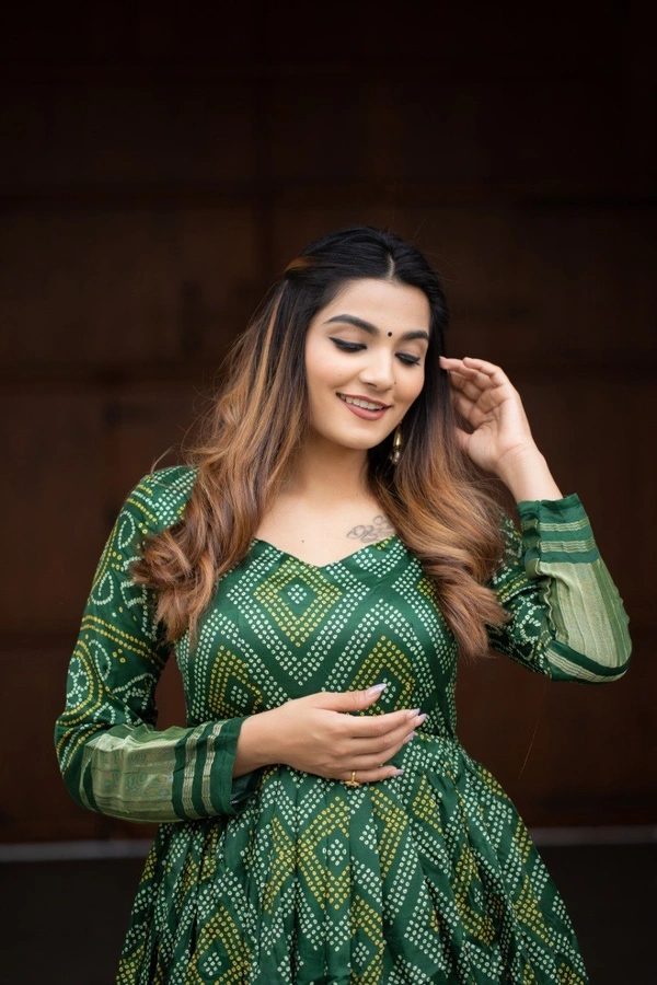 Azorte Fashion Gaji Silk Bandhej Print Gown | 4-Meter Flair | Ready-to-Wear - Stromboli, XL