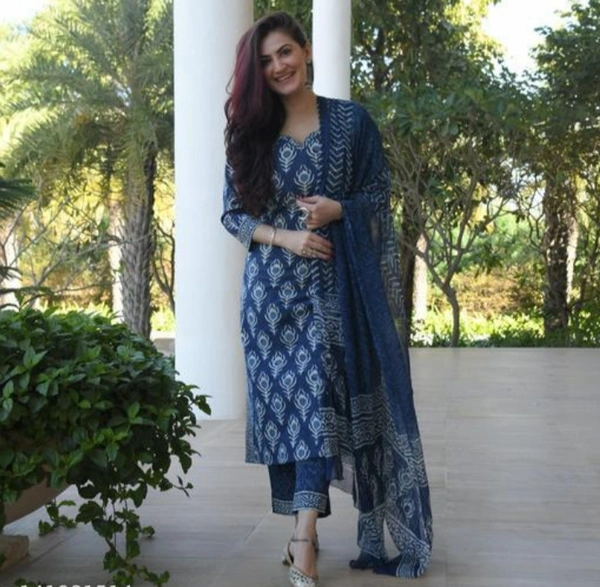 Bunaai Women Printed Kurta With Pant And Dupatta - Dark Blue, M