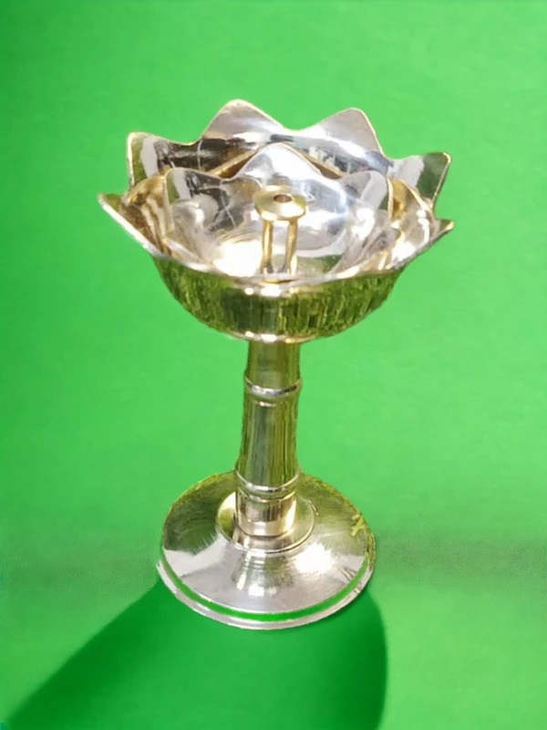 Zain R Creation Brass Decorative Lotus Stand Diya - H.4.5'' Dia.3'' B.2.5'', Vis Vis
