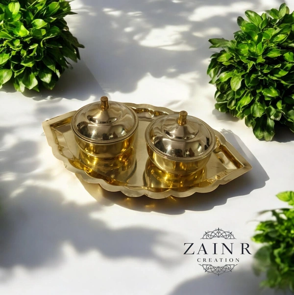 Sold By ZAIN R CREATION Leaf Shape Sindoor Pot - L.6.7'' H.1.96'' W.4.33'', Brass