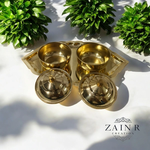 Sold By ZAIN R CREATION Leaf Shape Sindoor Pot - L.6.7'' H.1.96'' W.4.33'', Brass