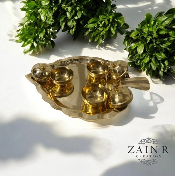 Sold By ZAIN R CREATION Leaf Shape Sindoor Pot - L.7.5'' W.5.11'' H.1.57'', Brass