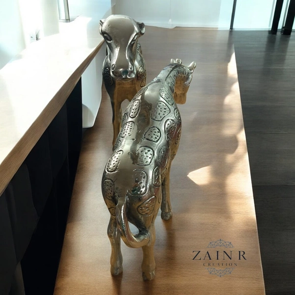 Sold By ZAIN R CREATION Decorative Giraffe Pair. - L.18.5'' H.14.5'' W.2.5'' / L.18.5'' H.9.5'' W.2.5'', 4 Kg, Aluminium