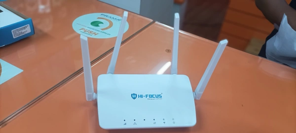Hi Focus HIFOCUS  4g  WIFI Router 300 Mbps Support All Network VI JIO AIRTEL SIM CARDS - White
