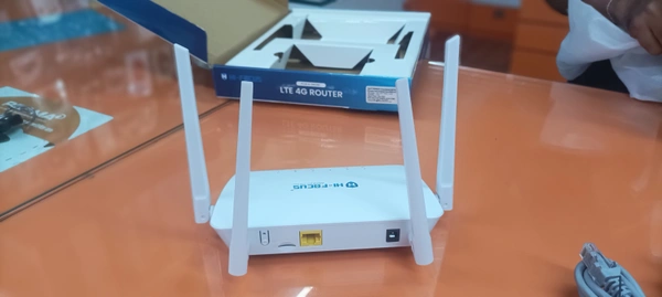 Hi Focus HIFOCUS  4g  WIFI Router 300 Mbps Support All Network VI JIO AIRTEL SIM CARDS - White