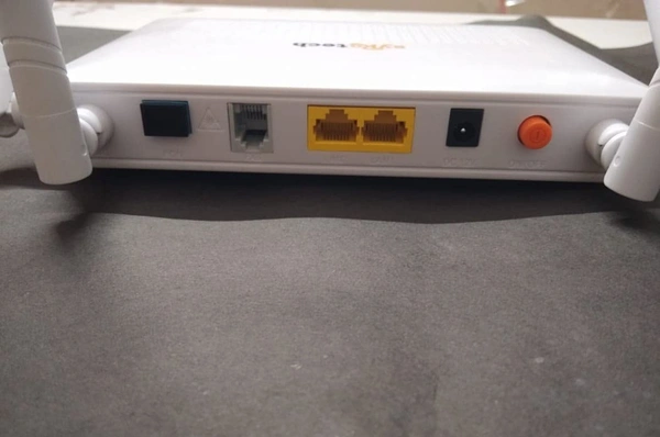 syrotech Syrotech Dual Band FIBER ROUTER XPON ONT with 4 Antenna Wireless Router SY GPON 2010-WADONT (New Model for 1110-WDAONT) - 2 YEARS, Technical Support:  1800-21200-6122