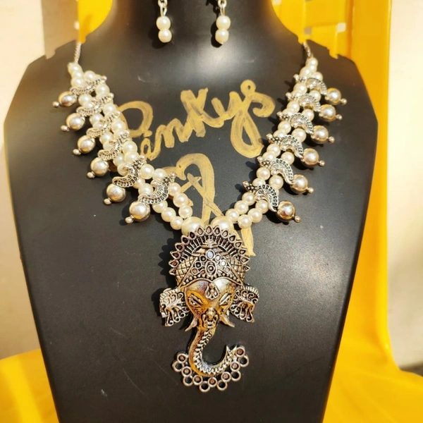 Ganesh Murti - free, white & silver