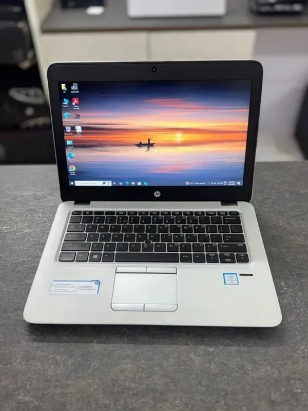 Hp Elitebook 820 g4 - i5 7th gen 8gb ram, 256gb ssd with 12'display, compact laptop