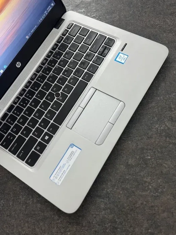 Hp Elitebook 820 g4 - i5 7th gen 8gb ram, 256gb ssd with 12'display, compact laptop