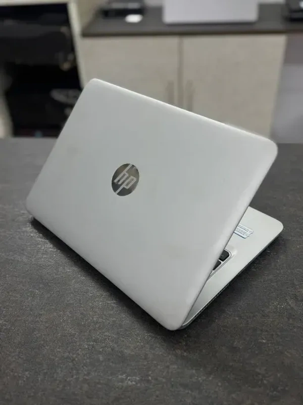 Hp Elitebook 820 g4 - i5 7th gen 8gb ram, 256gb ssd with 12'display, compact laptop