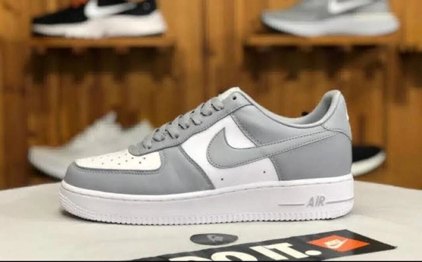 NIKE - Sizes - 6 - 10